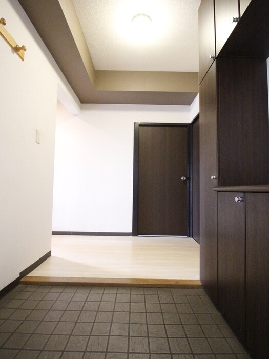 物件内観写真7　(玄関)