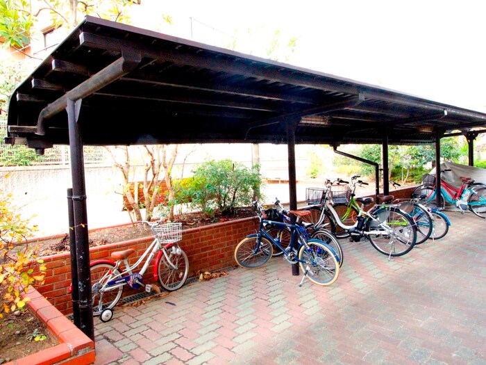 物件外観写真3　(駐輪場)