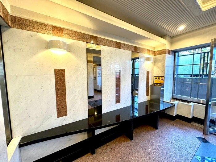 物件外観写真6　(エントランス部分)