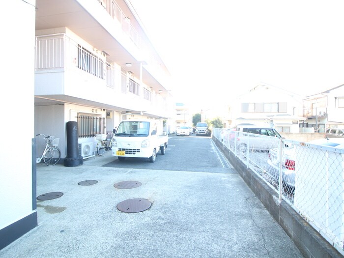 物件外観写真6　(駐車場)