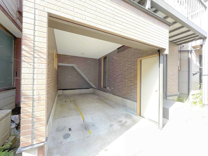 物件外観写真4　(駐車場)