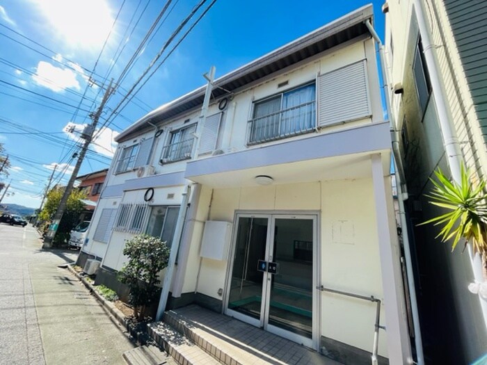 物件外観写真1　(エントランス部分)