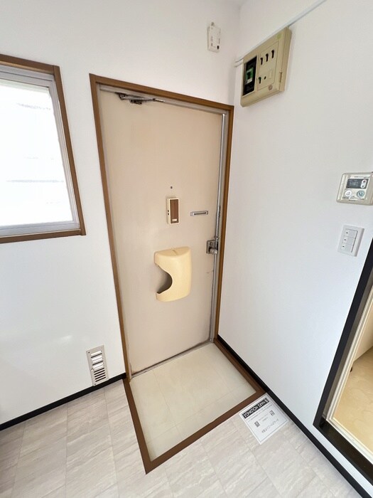 物件内観写真14　(玄関)