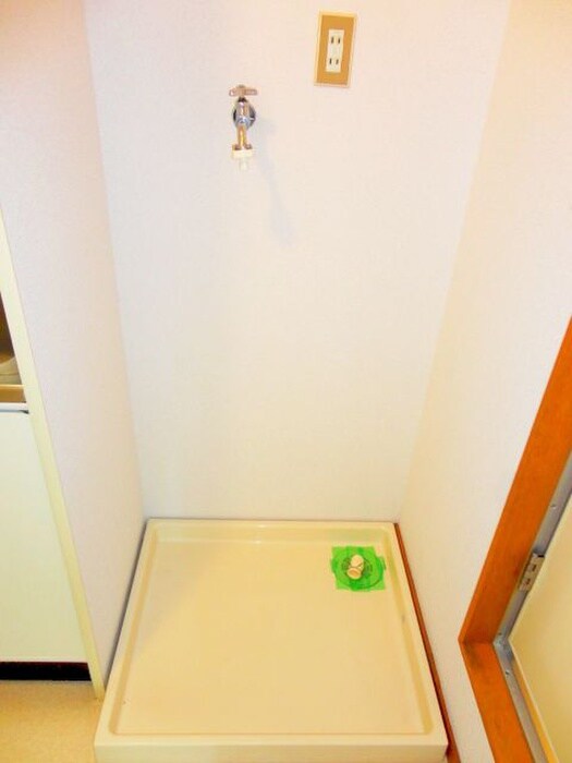 物件内観写真13　(洗濯機置場)