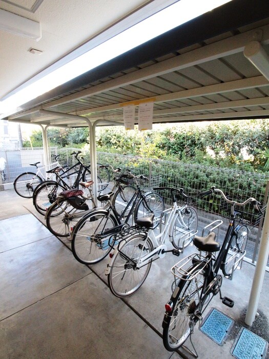 物件外観写真3　(駐輪場)