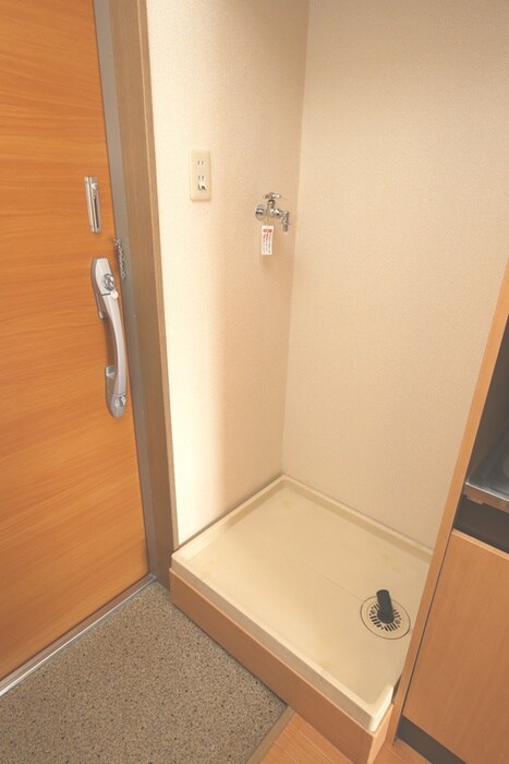 物件内観写真15　(洗濯機置場)