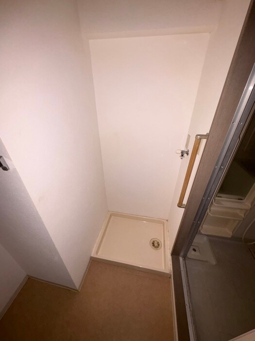 物件内観写真11　(洗濯機置場)