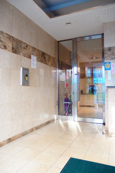 物件外観写真4　(エントランス部分)