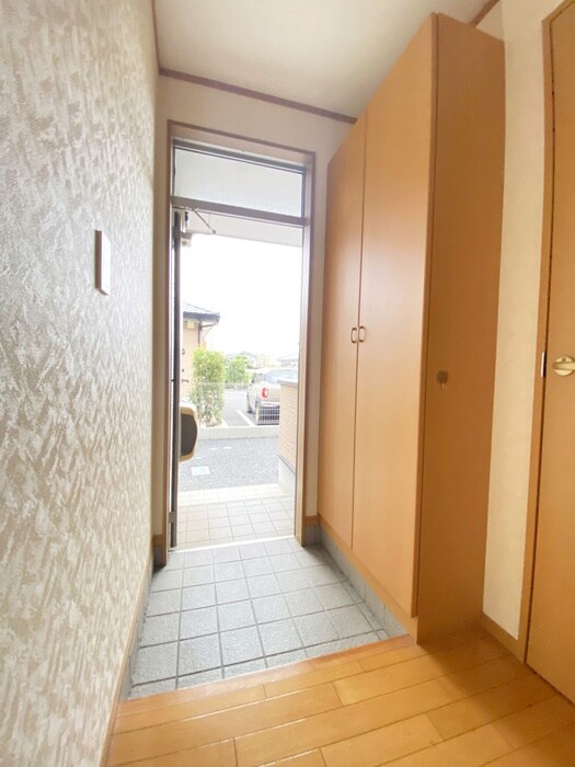 物件内観写真12　(玄関)