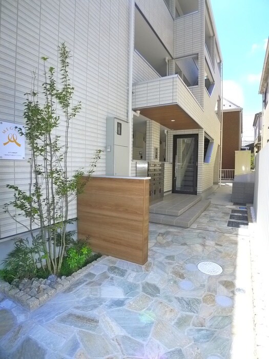 物件外観写真3　(エントランス部分)