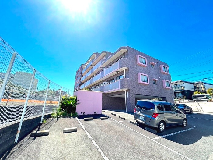 物件外観写真5　(駐車場)