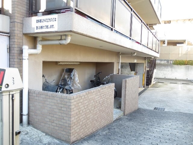 物件外観写真3　(駐輪場)