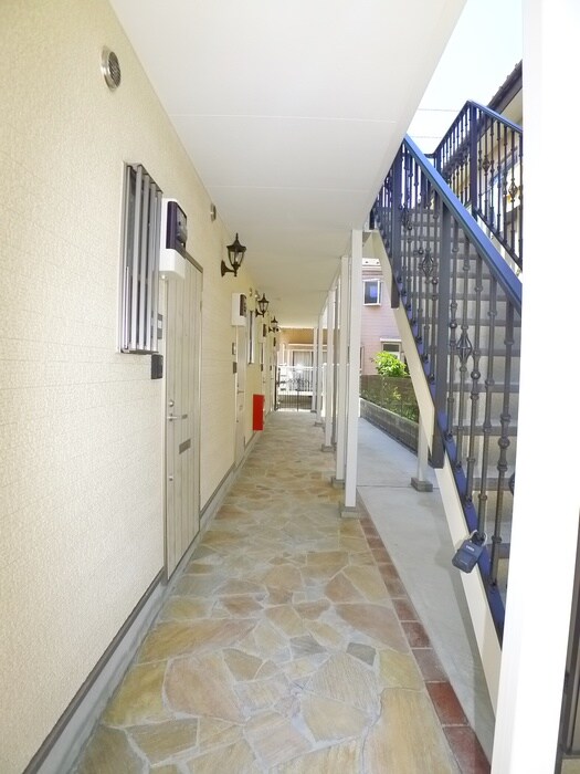 物件外観写真6　(エントランス部分)