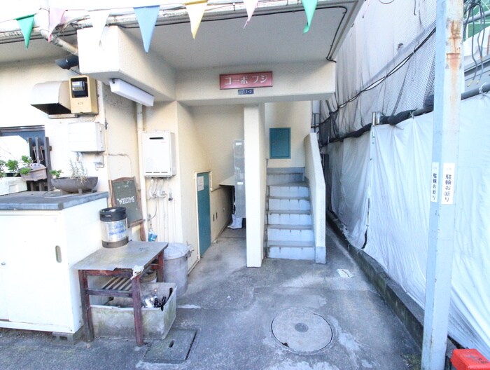 物件外観写真3　(エントランス部分)