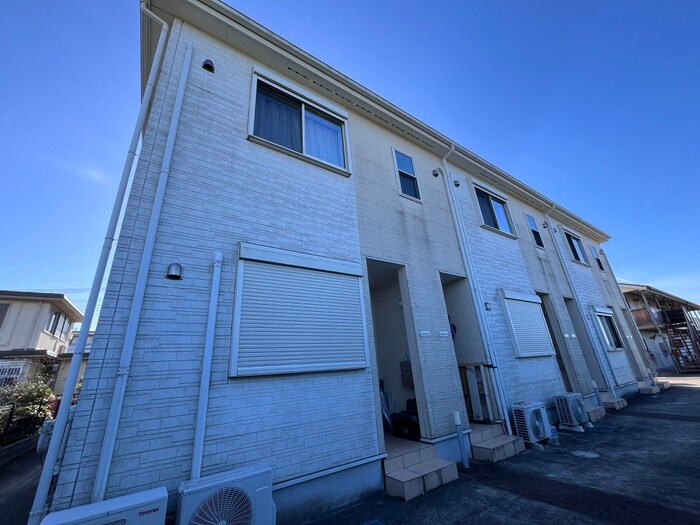 物件外観写真4　(エントランス部分)