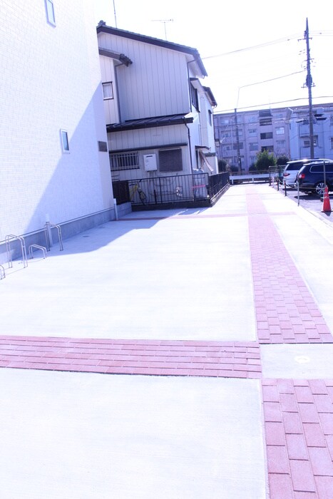 物件外観写真5　(駐車場)