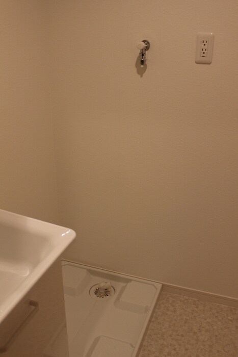 物件内観写真12　(洗濯機置場)