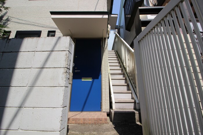 物件外観写真5　(エントランス部分)