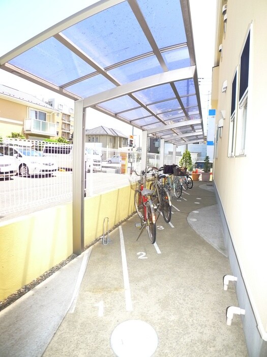 物件外観写真4　(駐輪場)