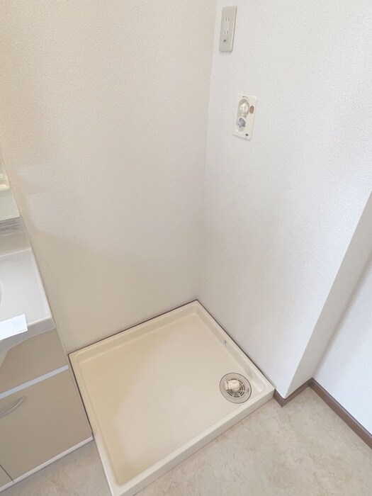 物件内観写真15　(洗濯機置場)