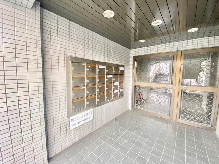 物件外観写真6　(エントランス部分)