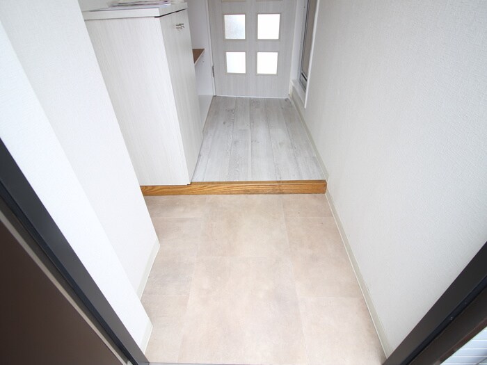 物件内観写真16　(玄関)