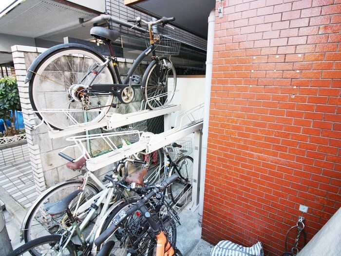 物件外観写真6　(駐輪場)
