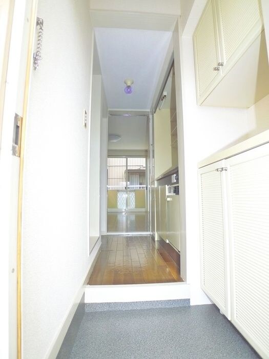 物件内観写真11　(玄関)