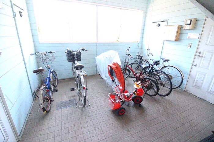 物件外観写真6　(駐輪場)