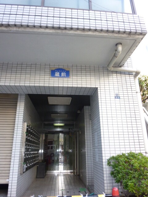 物件外観写真2　(エントランス部分)