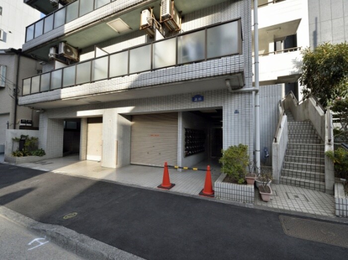 物件外観写真6　(エントランス部分)