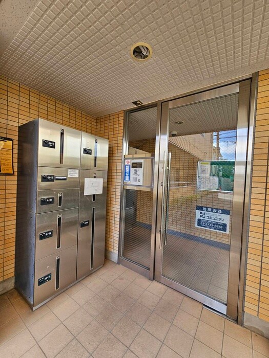 物件外観写真3　(エントランス部分)