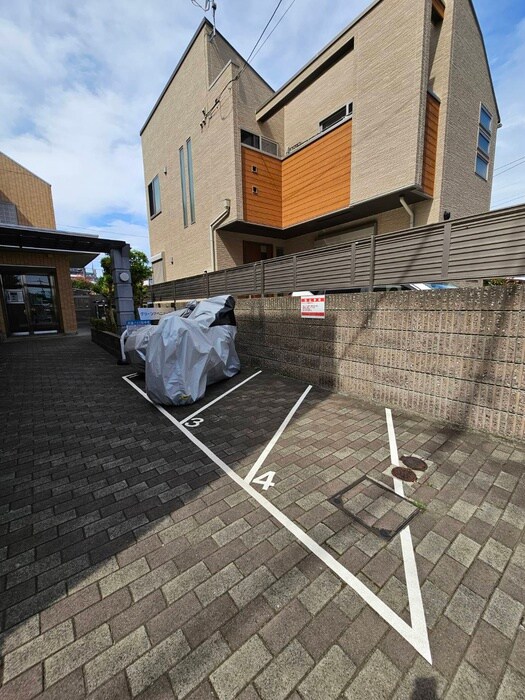 物件外観写真5　(バイク置き場)