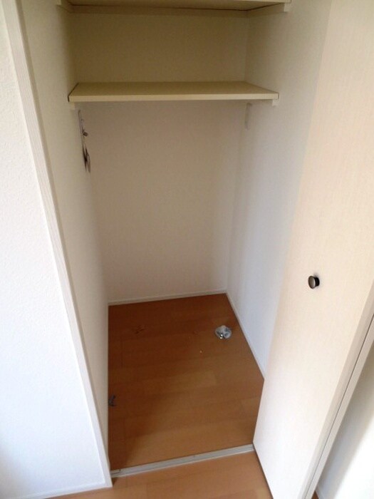 物件内観写真10　(洗濯機置場)