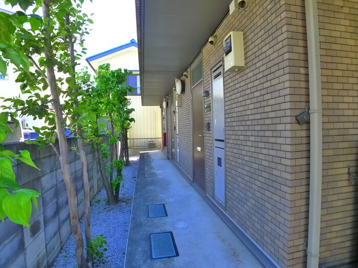 物件外観写真5　(エントランス部分)