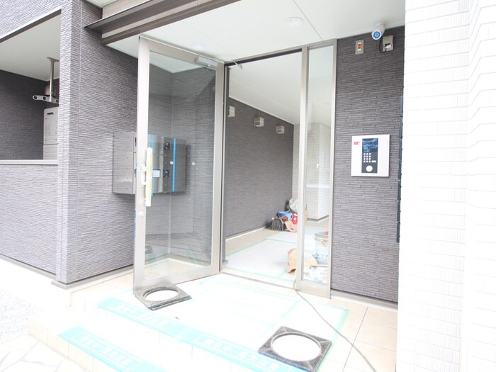 物件外観写真3　(エントランス部分)