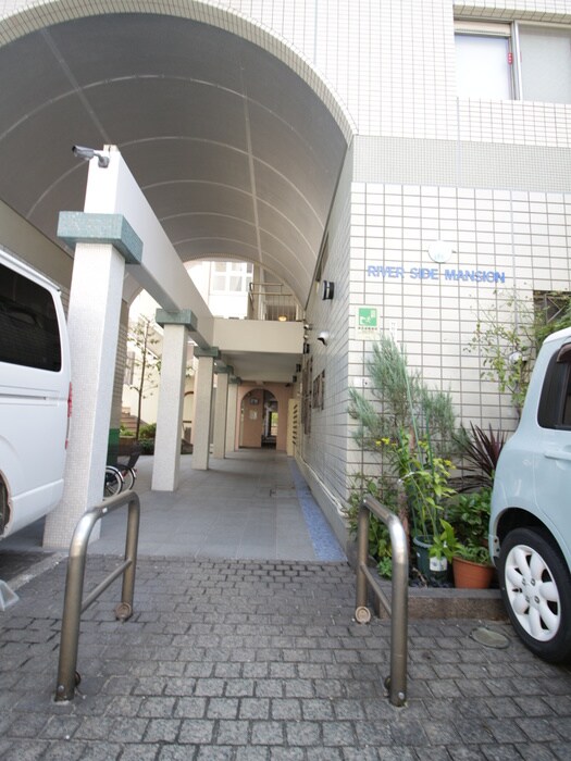 物件外観写真3　(エントランス部分)