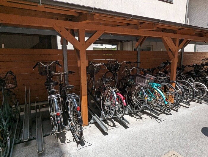 物件外観写真4　(駐輪場)