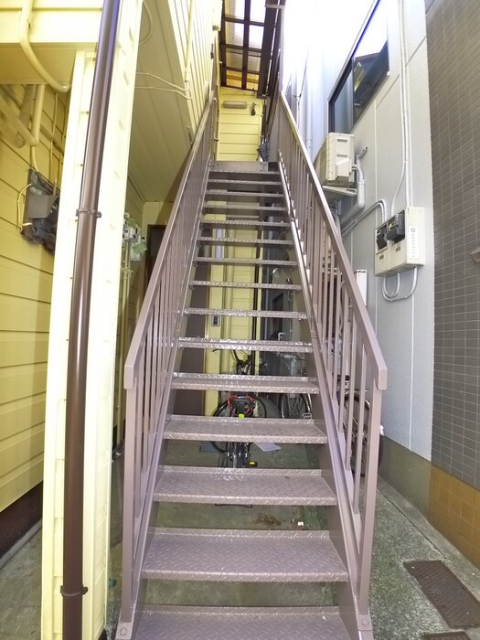 物件外観写真4　(エントランス部分)