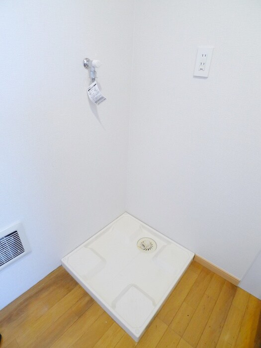 物件内観写真15　(洗濯機置場)