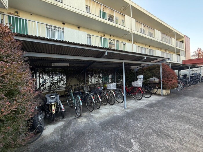 物件外観写真6　(駐輪場)