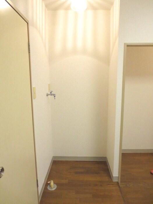 物件内観写真13　(洗濯機置場)