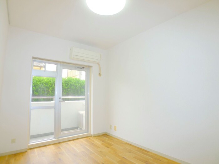 物件内観写真8　(室内からの展望)