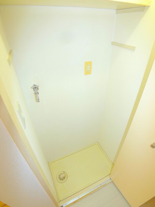 物件内観写真14　(洗濯機置場)