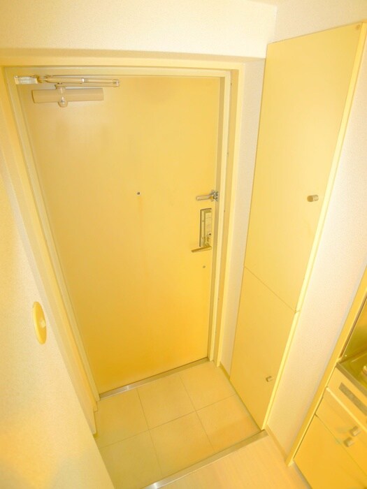 物件内観写真16　(玄関)