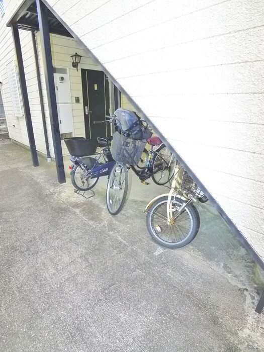 物件外観写真4　(駐輪場)