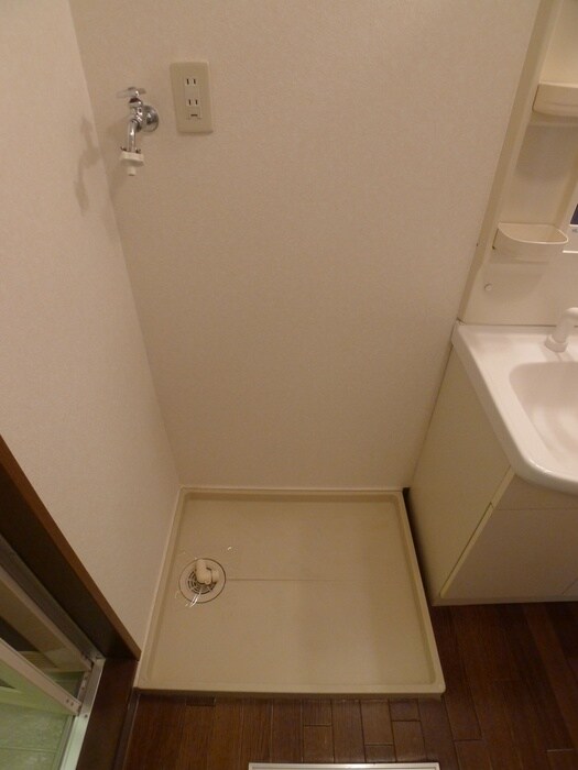 物件内観写真13　(洗濯機置場)