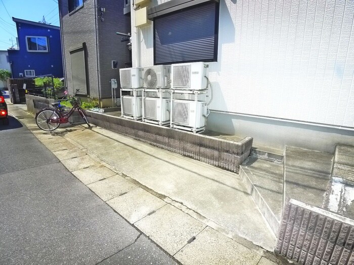 物件外観写真5　(駐輪場)