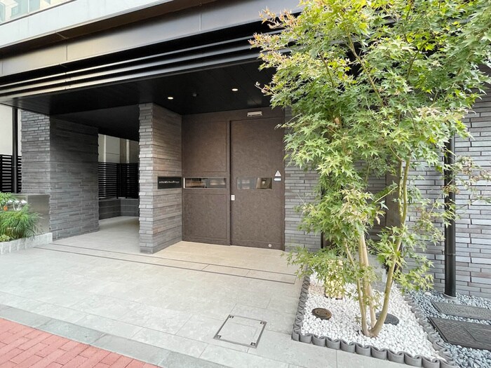 物件外観写真3　(エントランス部分)