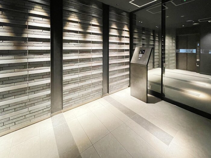 デュオフラッツ上野松が谷のエントランス部分